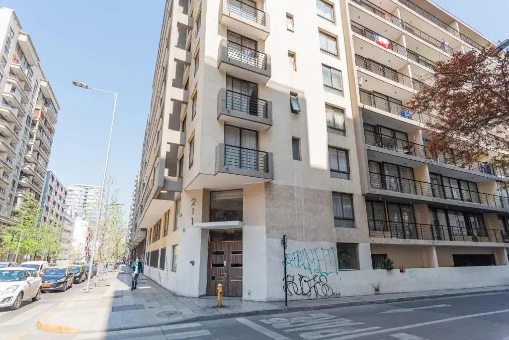 Urban Red 2BR W/ Wifi, Tv, Pool & Gym