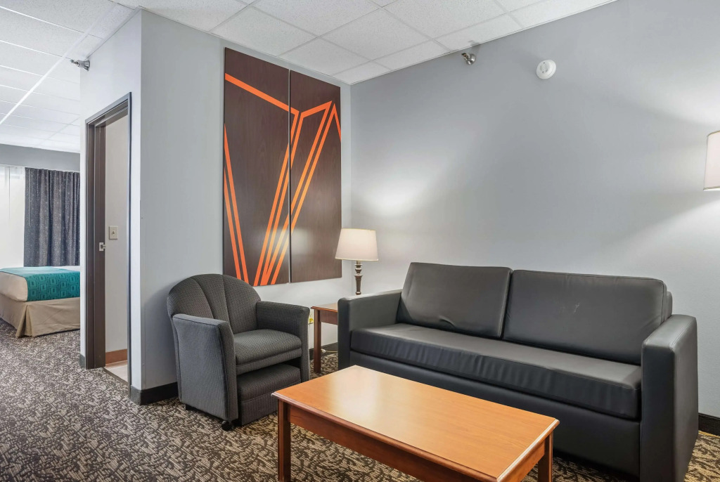Elevation Inn & Suites, Trademark Collection by Wyndham Downtown Rapid City- Walking Distance To The Monument