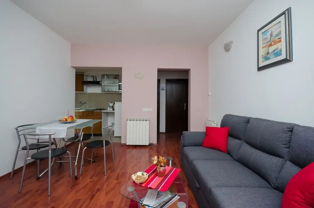 Apartments Miljenko