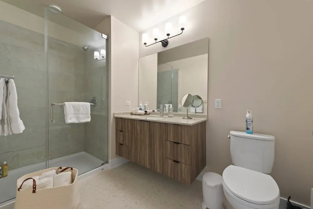 West Loop High-end 2BR Walkable City Views