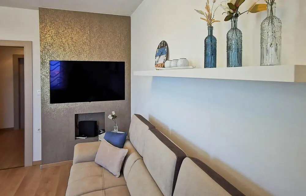 Amazing Apartment in Liznjan With Wifi and 2 Bedrooms