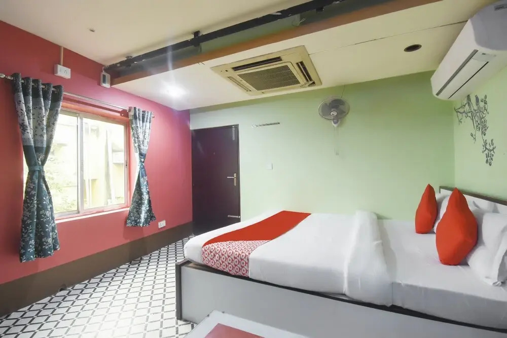 Oyo 60767 Dolphin Hotel