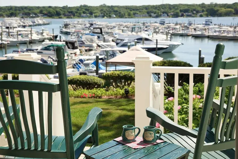 Inn at Harbor Hill Marina