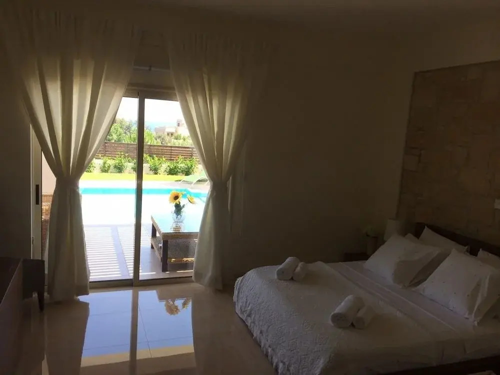 Paradise Latchi Villa