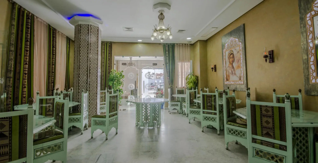 Hotel Saheb Ettabaa