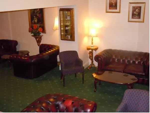 Roselawn Hotel