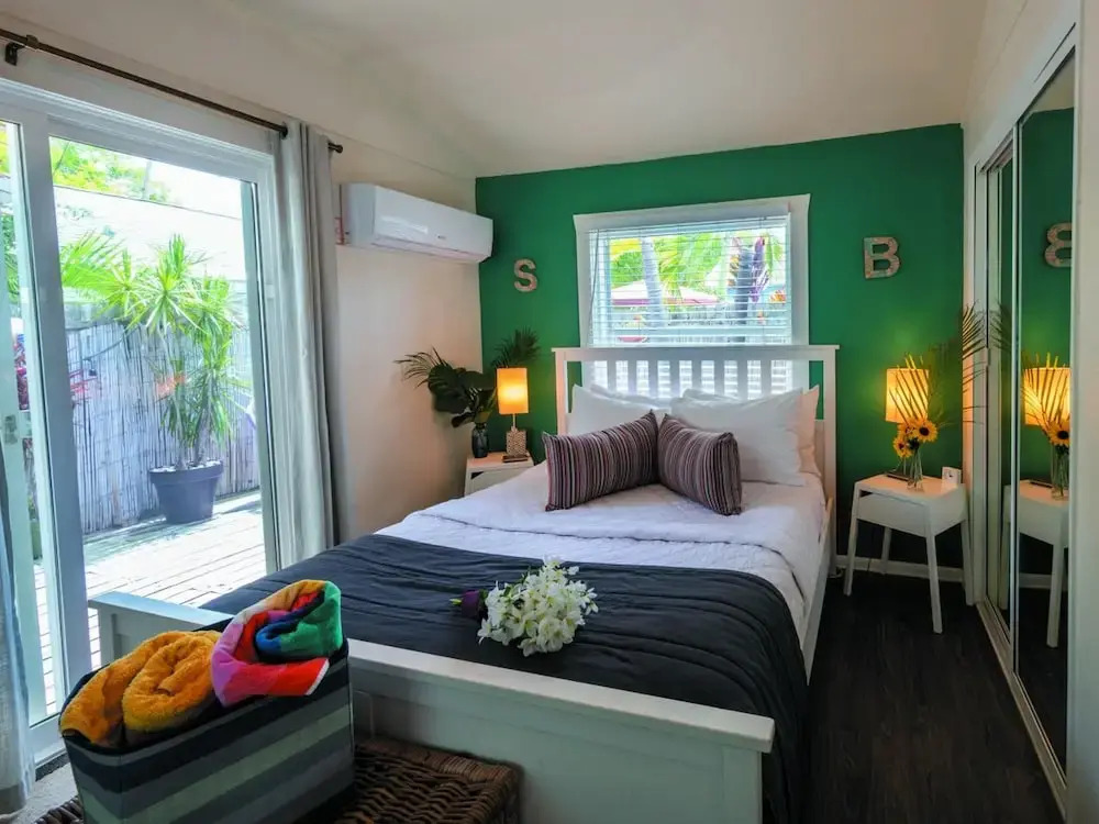 Treasure Island Sunset Beach Bungalow by Tech Travel