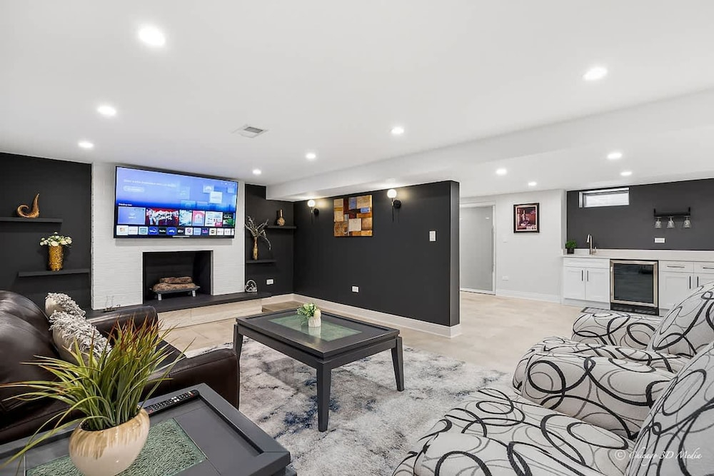 Casa 22 Luxury Modern 3BD 2BA Home in Skokie