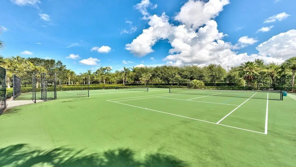 Solterra Vacation Rental: Luxury 3-BR Condo with Lake & Golf Views. Access to Luxury Pool, Hot Tub, and Golf Courses at Lely Resort. Close to Naples Beaches, 5th Avenue S, and Marco Island