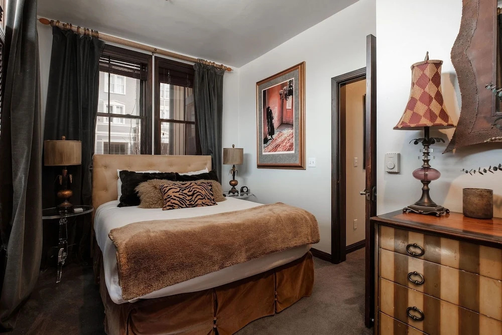 Lift Lodge 102 3 Bedroom Condo by RedAwning