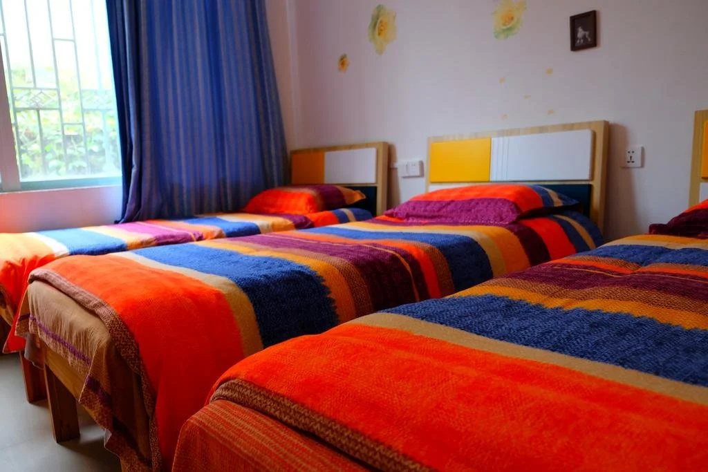 The stone bridge climbing hotel
