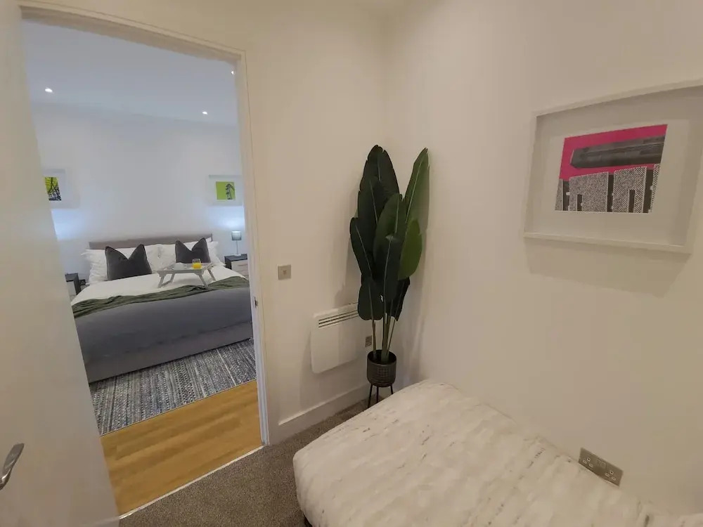 Captivating 1-bed Apartment in Slough With Kingbed
