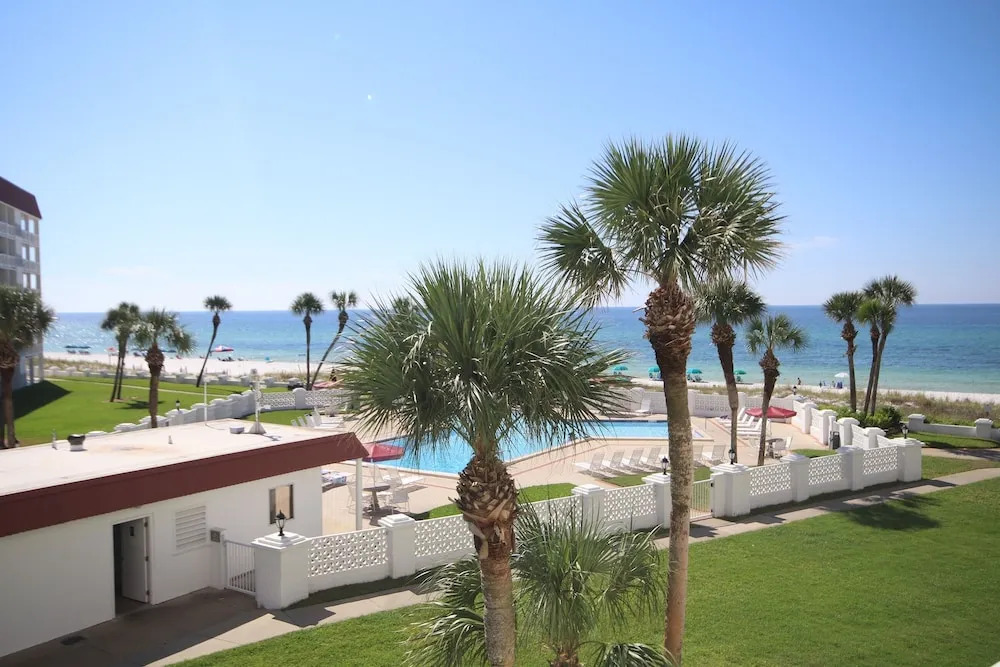 434 El Matador 1 Bedroom Condo by RedAwning