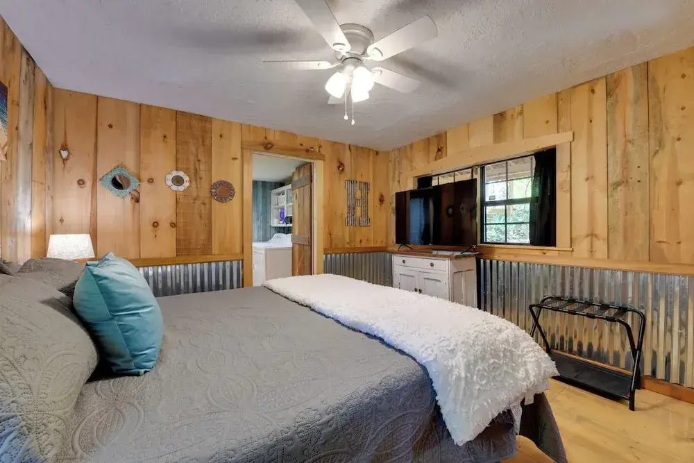 Relaxing Cosby Cabin w/ Fire Pit & Covered Porch!