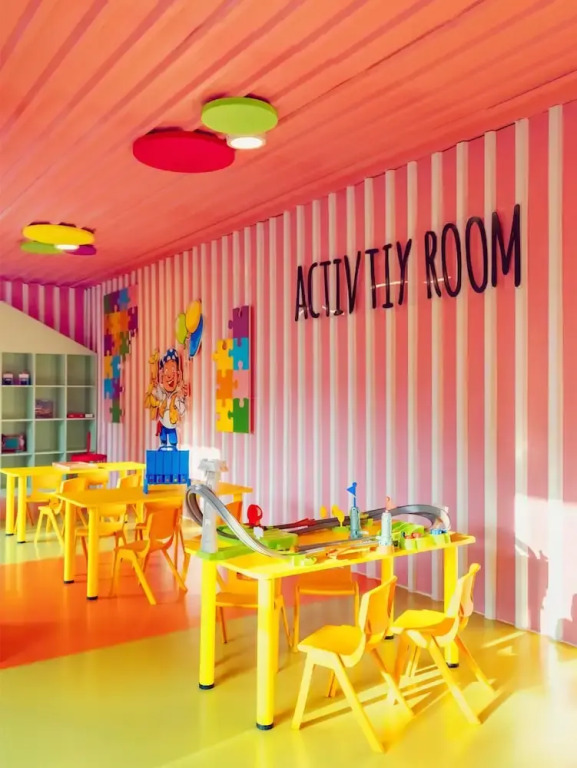 WOW Hotels