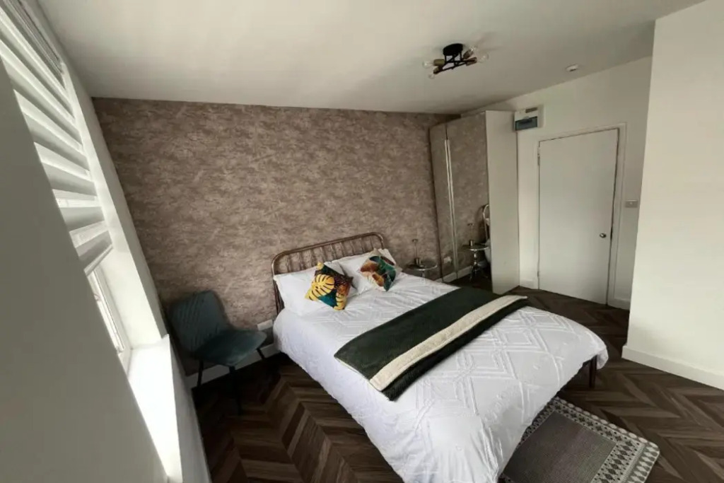 Dalston Luxe Studios, 10 minutes away from Liverpool Train Station