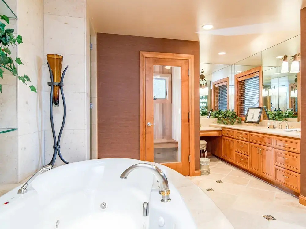 Lakeshore Townhouse 936