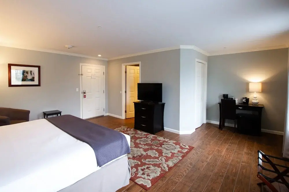 The Dahlonega Square Hotel