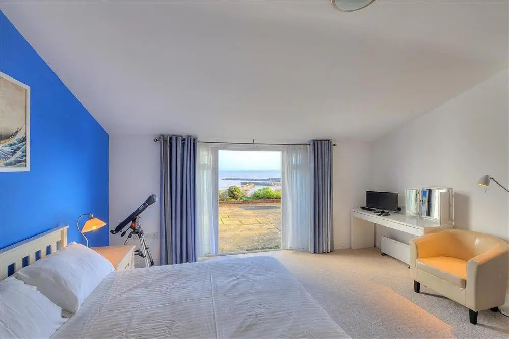 2 Harbour Heights
