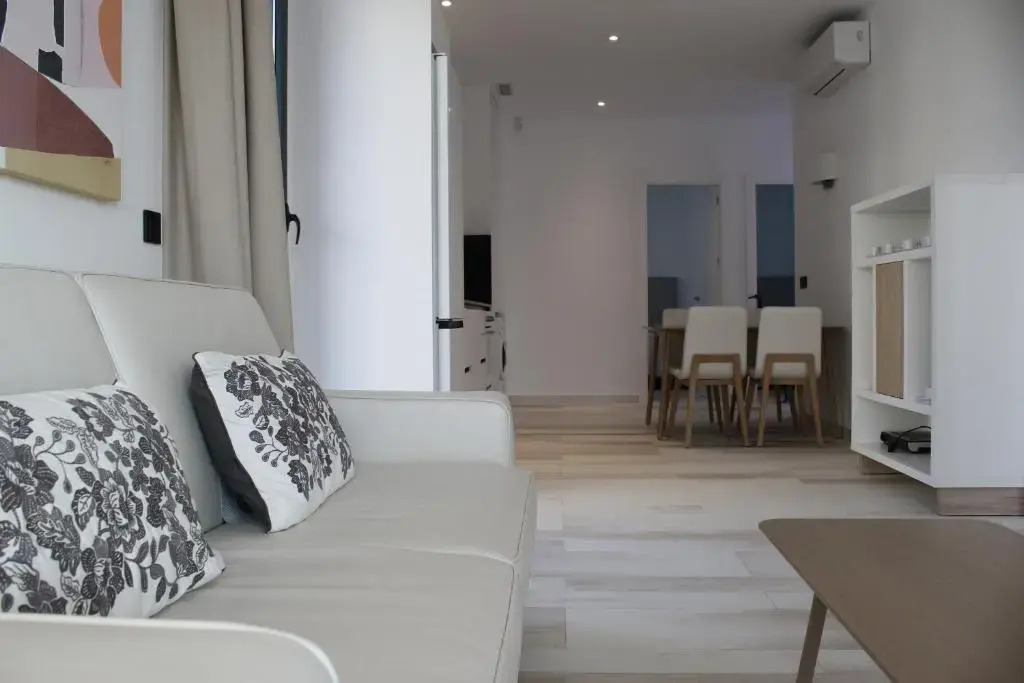 AZAHAR BEACH Red Apartments & Spa