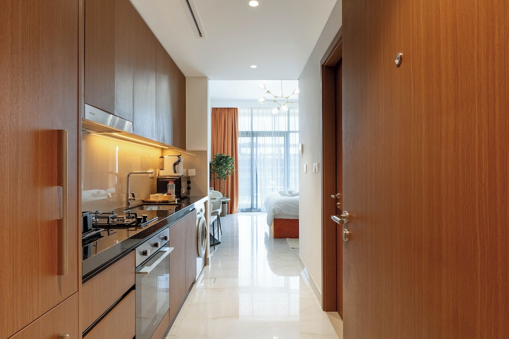 Luxury Studio with Pool and Parking