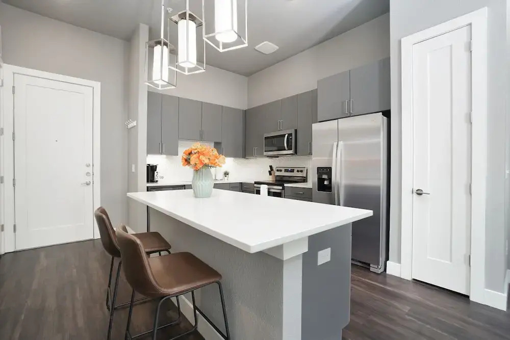 1 BR and 2 BR near Downtown by Frontdesk