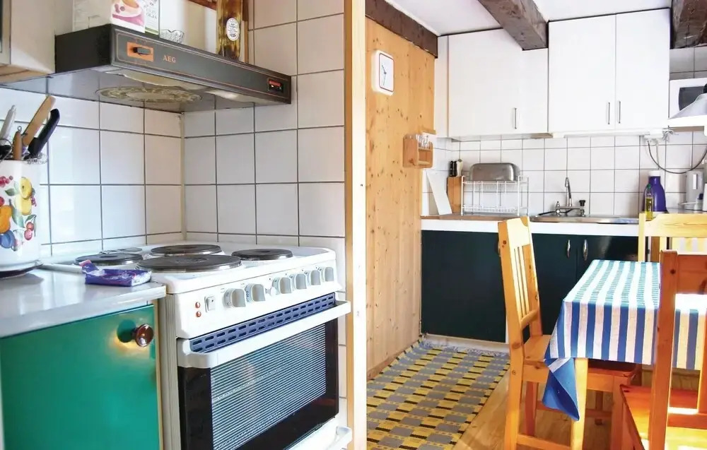 Stunning Home in Linneryd With 2 Bedrooms and Wifi