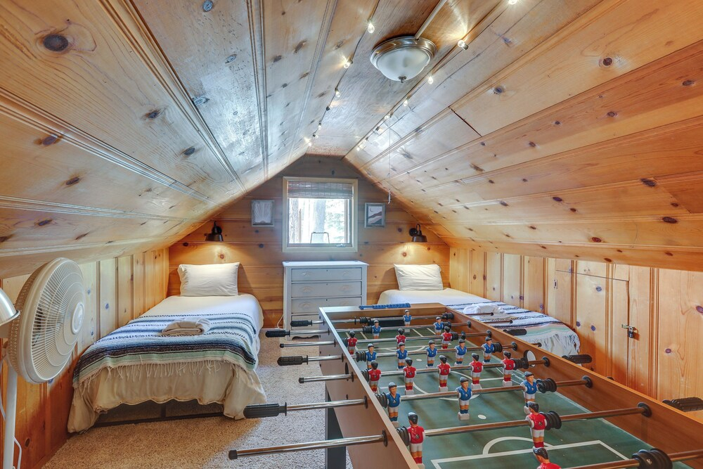 Tahoe Home in the Pines: Quiet Neighborhood!