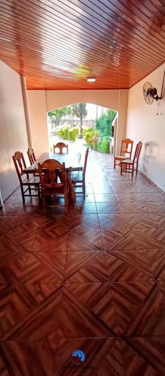 Casa com Piscina e Churrasqueira