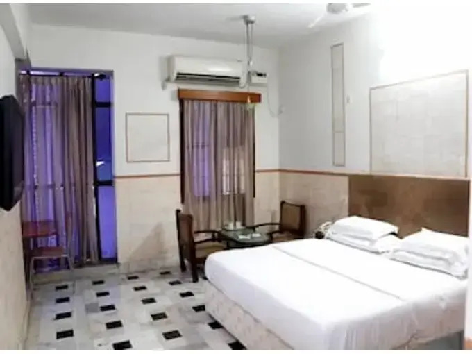 Iroomz Ashoka Comforts