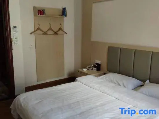 Xidi Island Hotel (Kunming Xinluoziwan International Trade City Tami Road Subway Station)