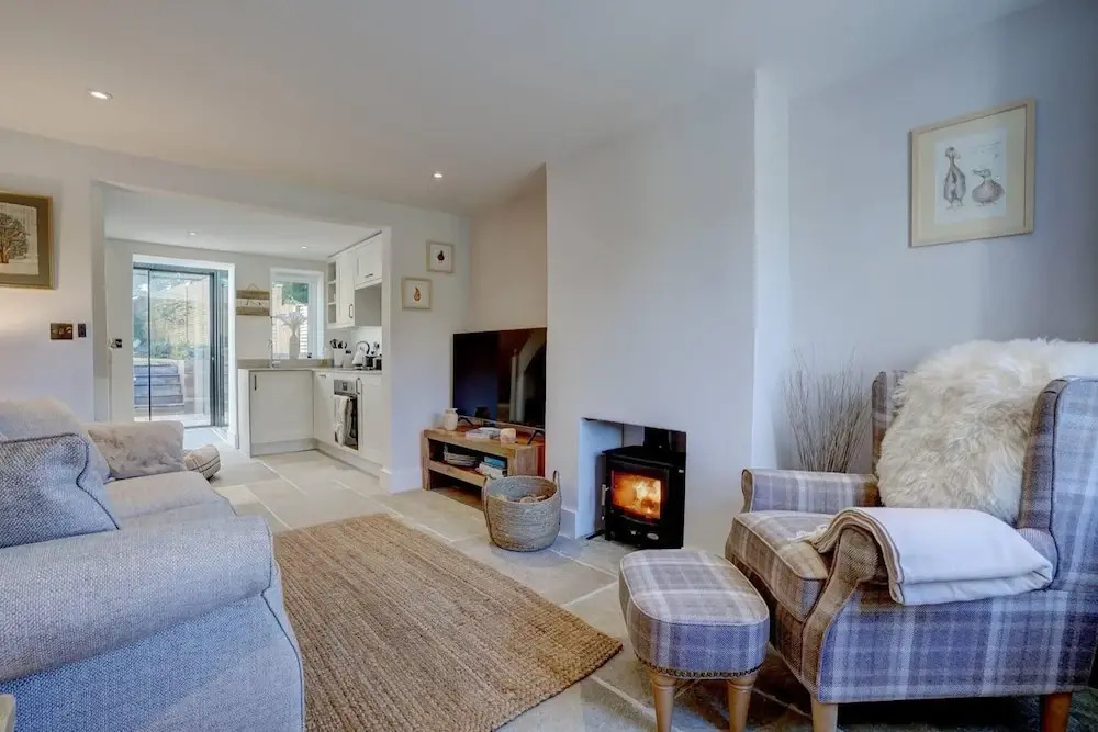 1 Bed Cottage Sleeps 2 with Hot Tub & Pets Welcome