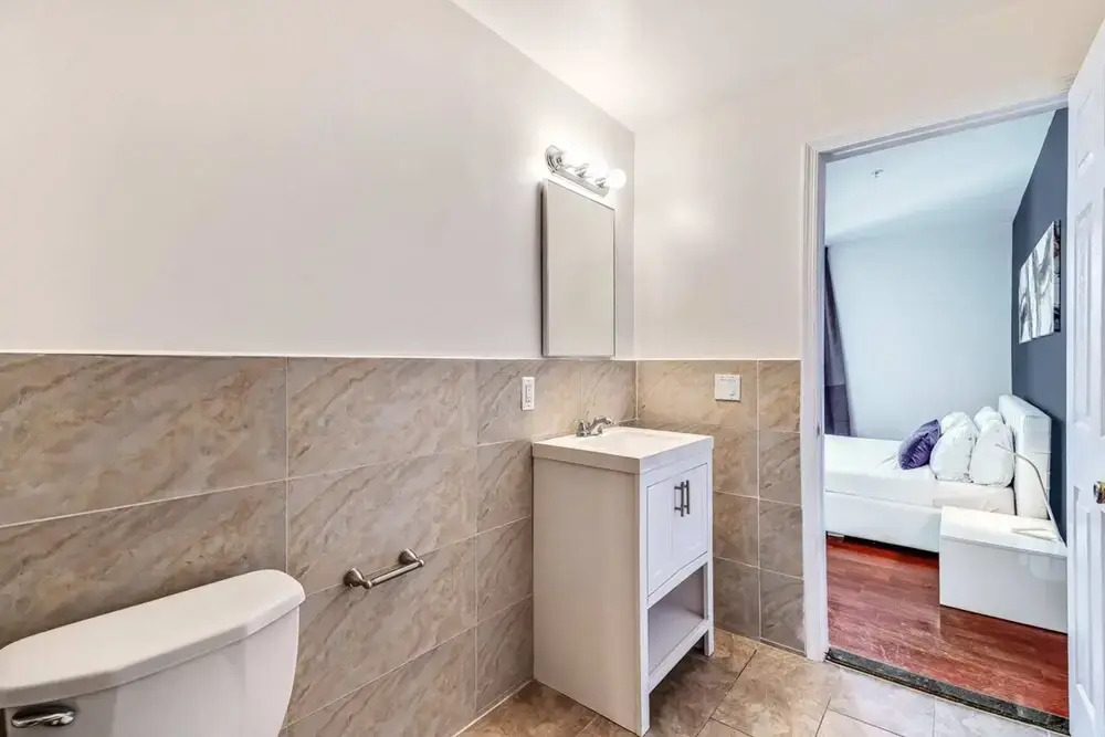 A Touch of Blue! Stylish 2BD Next to Reading Terminal Market
