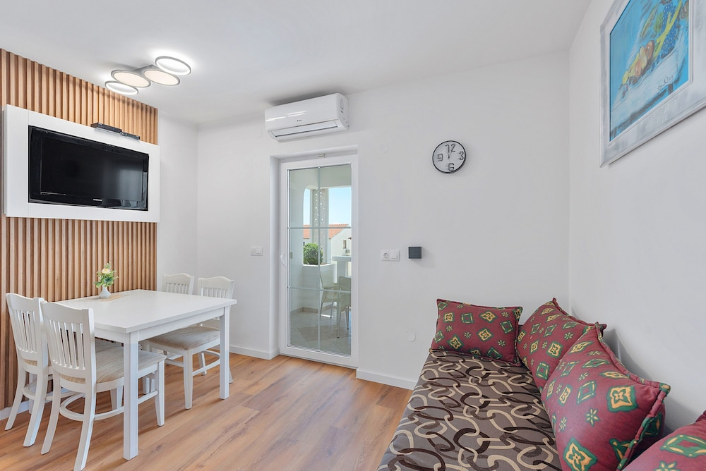 Superior Apartment Tania 6