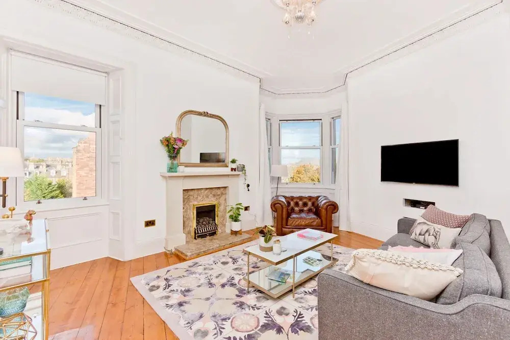 2 Bedroom Penthouse Apartment Sleeps 4