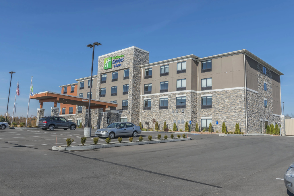 Holiday Inn Express & Suites Clarion by IHG