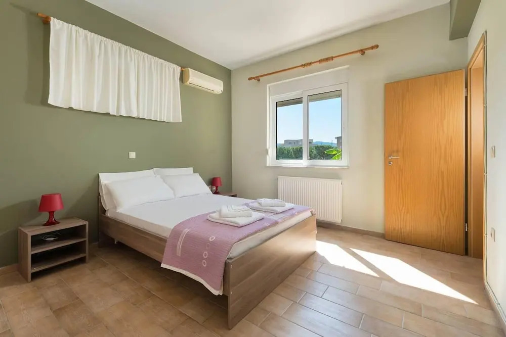 Stunning 5-bed Villa in Gennadi!