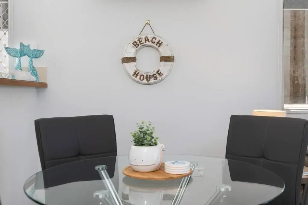 2Bed Beachfront Apartment - Holiday Management