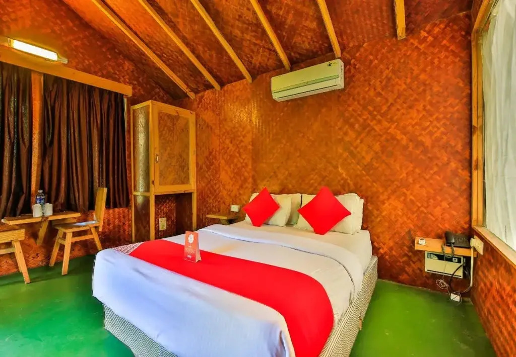Vartys - The Hillside Huts