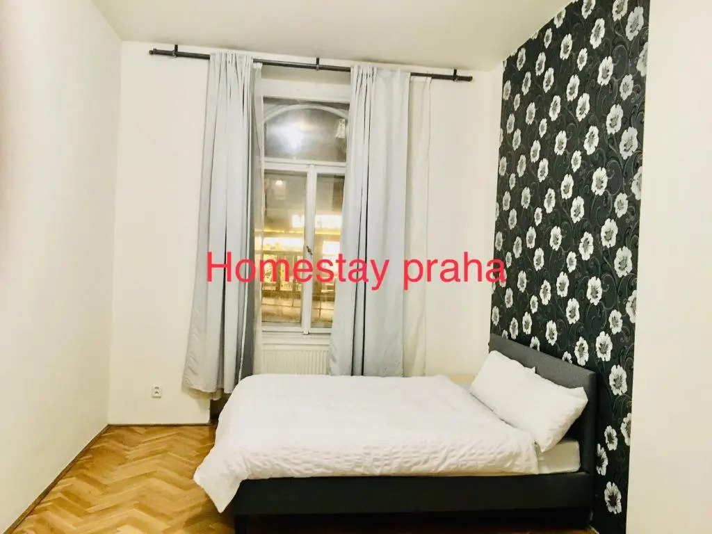 aparthotel in square Praha 2