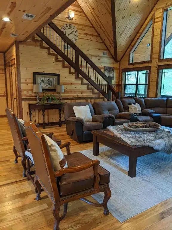 Stone Mountain Lodge 5000sqft 6 Bed Game Room Pool Table Hot Tub