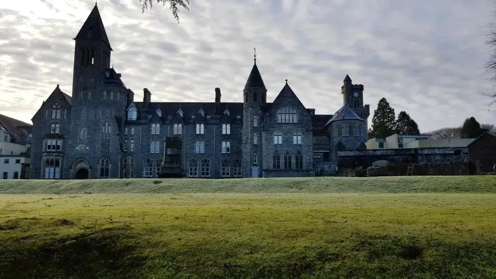 Old School Apartments Highland Club