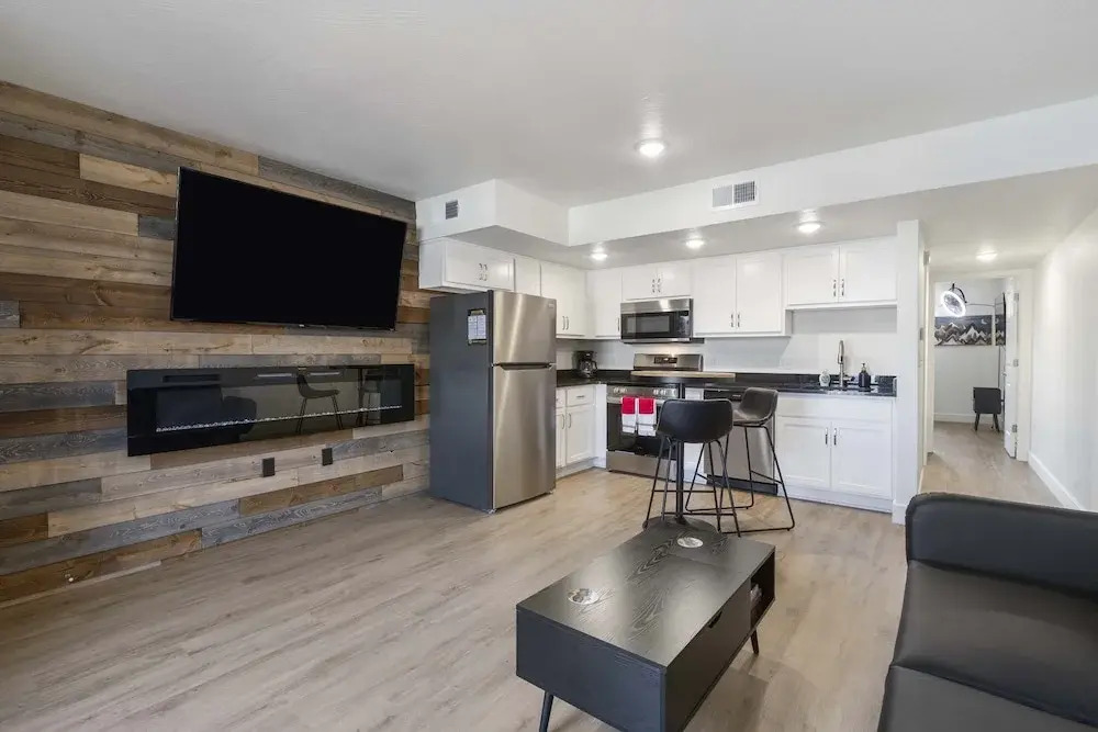 Modern Yote Condo at Roark Creek