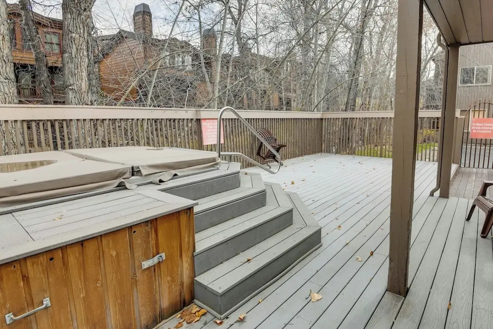Ketchum Condo w/ Deck < 1 Mi to Sun Valley Resort!