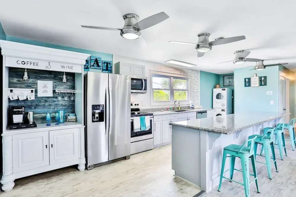 Home 1 Block From 2 Beaches W/private Pool, High-speed Wifi & Central AC