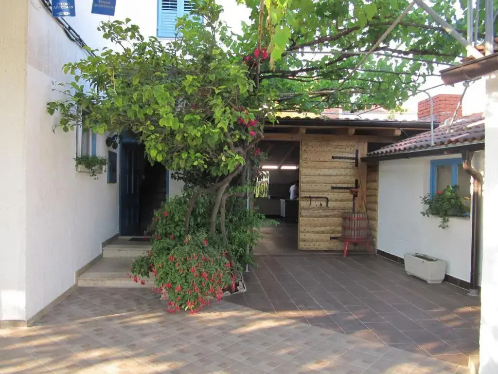 Apartments Jadranka - 200m from sea