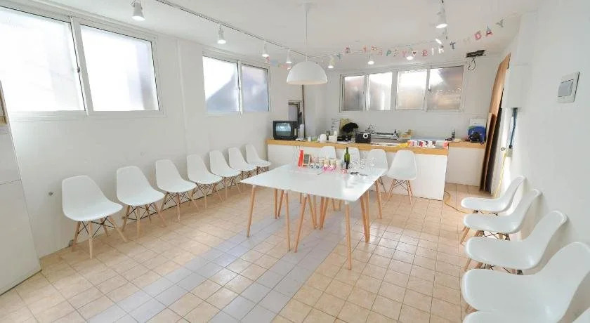 Linker Party House - Hostel