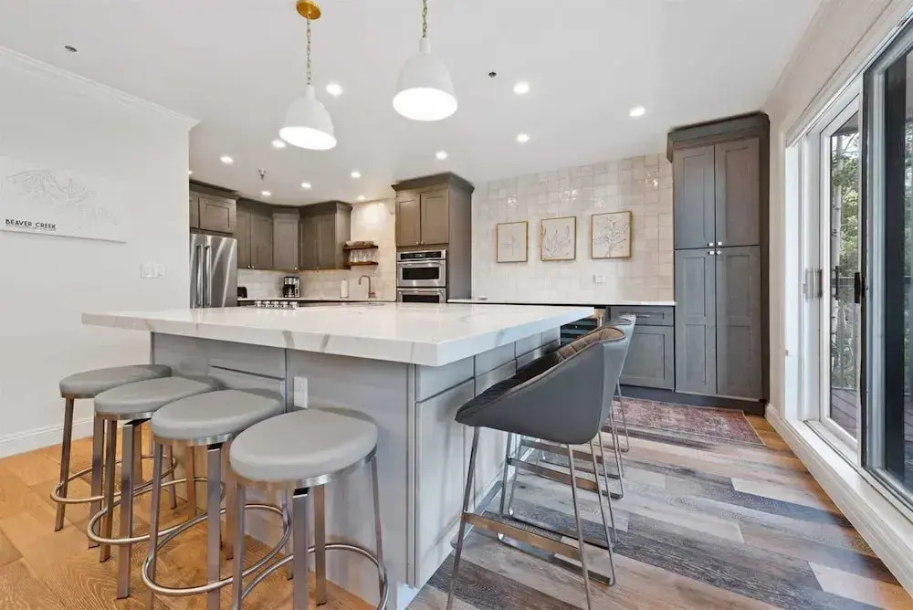 Luxury 3 Bedroom Condo In The Heart Of Bc Village