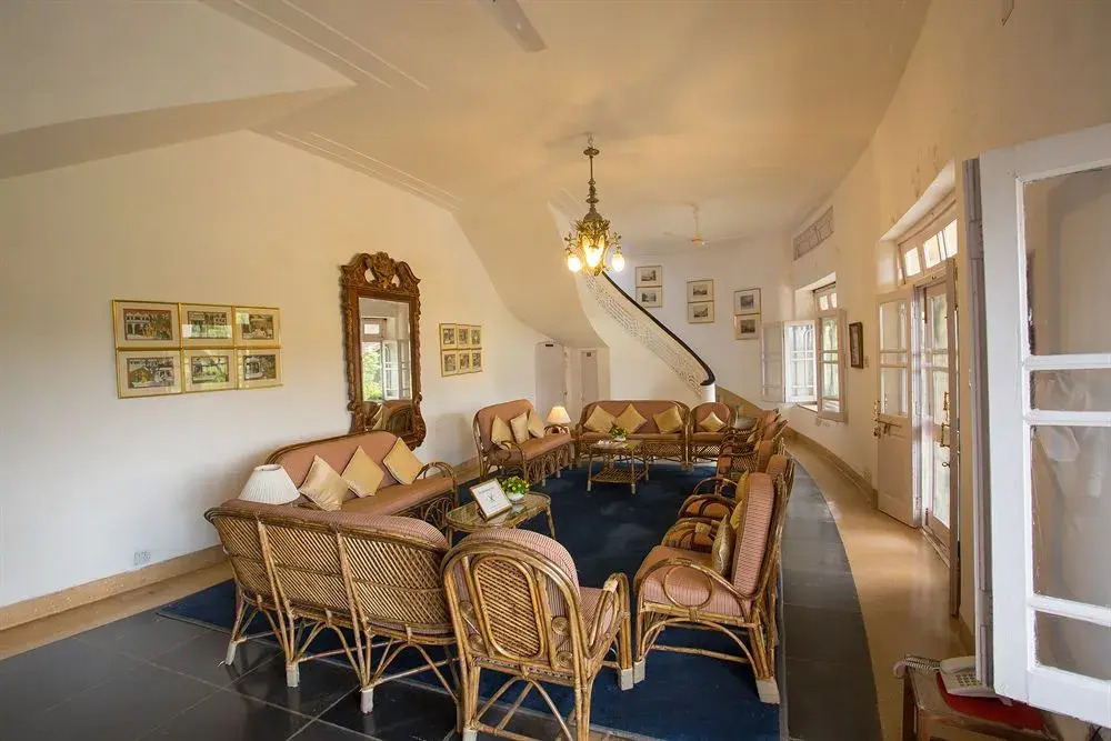 Shikarbadi Hotel