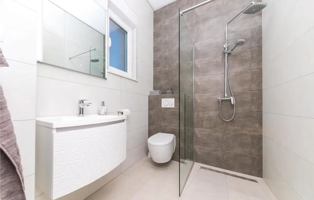 Nice Home in Kastel Luksic With 5 Bedrooms, Wifi and Outdoor Swimming Pool